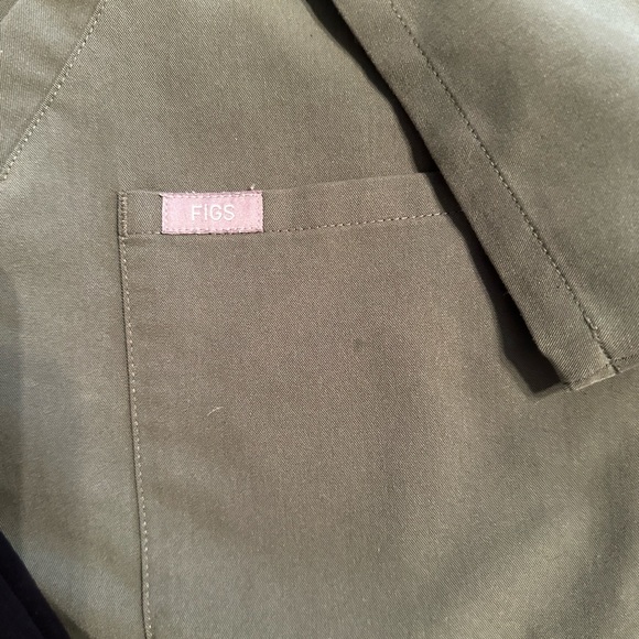 FIGS Scrub - Picture 4 of 7